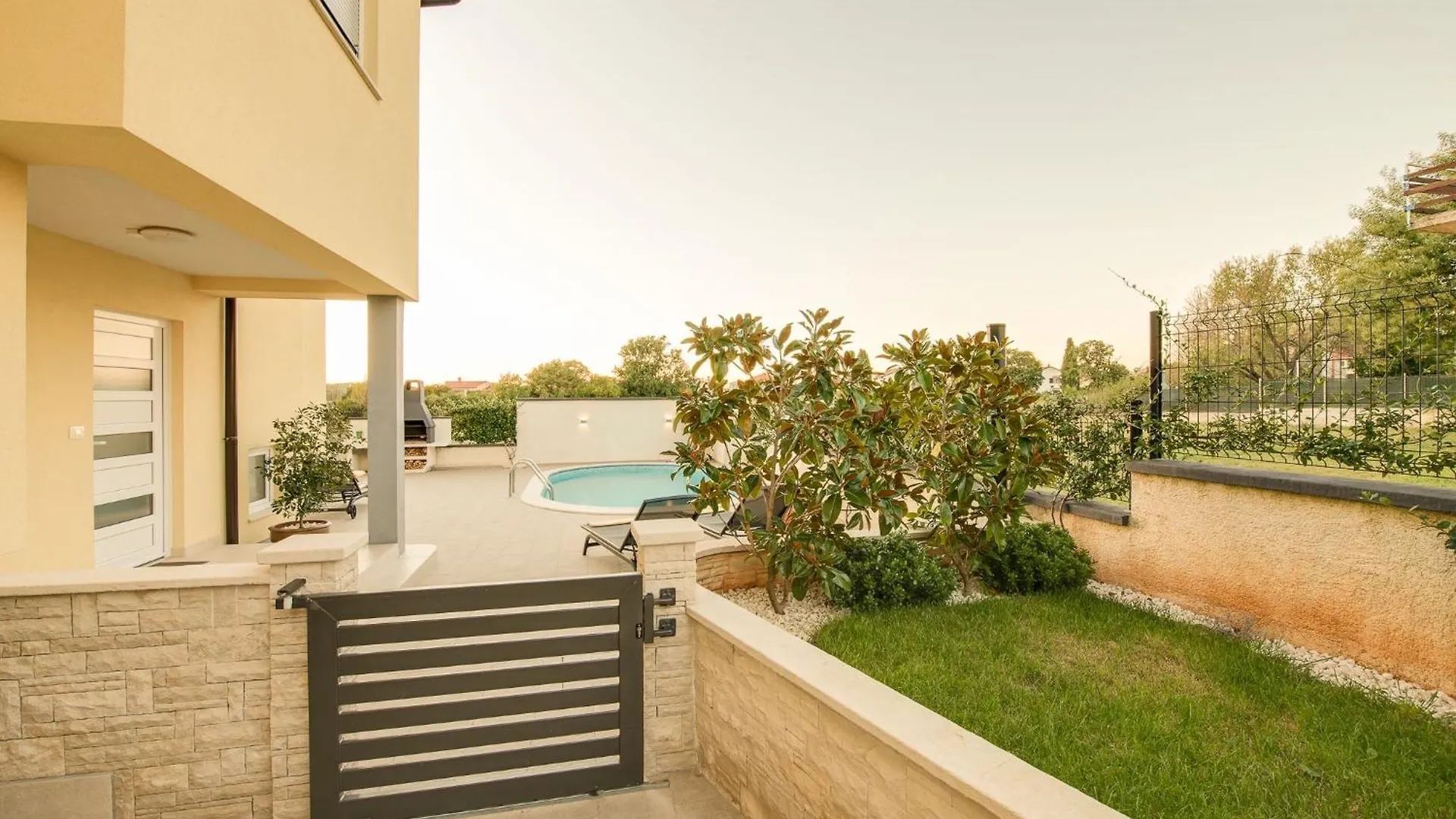 Villa Cera Fuer 8 Personen In Póla 0*,