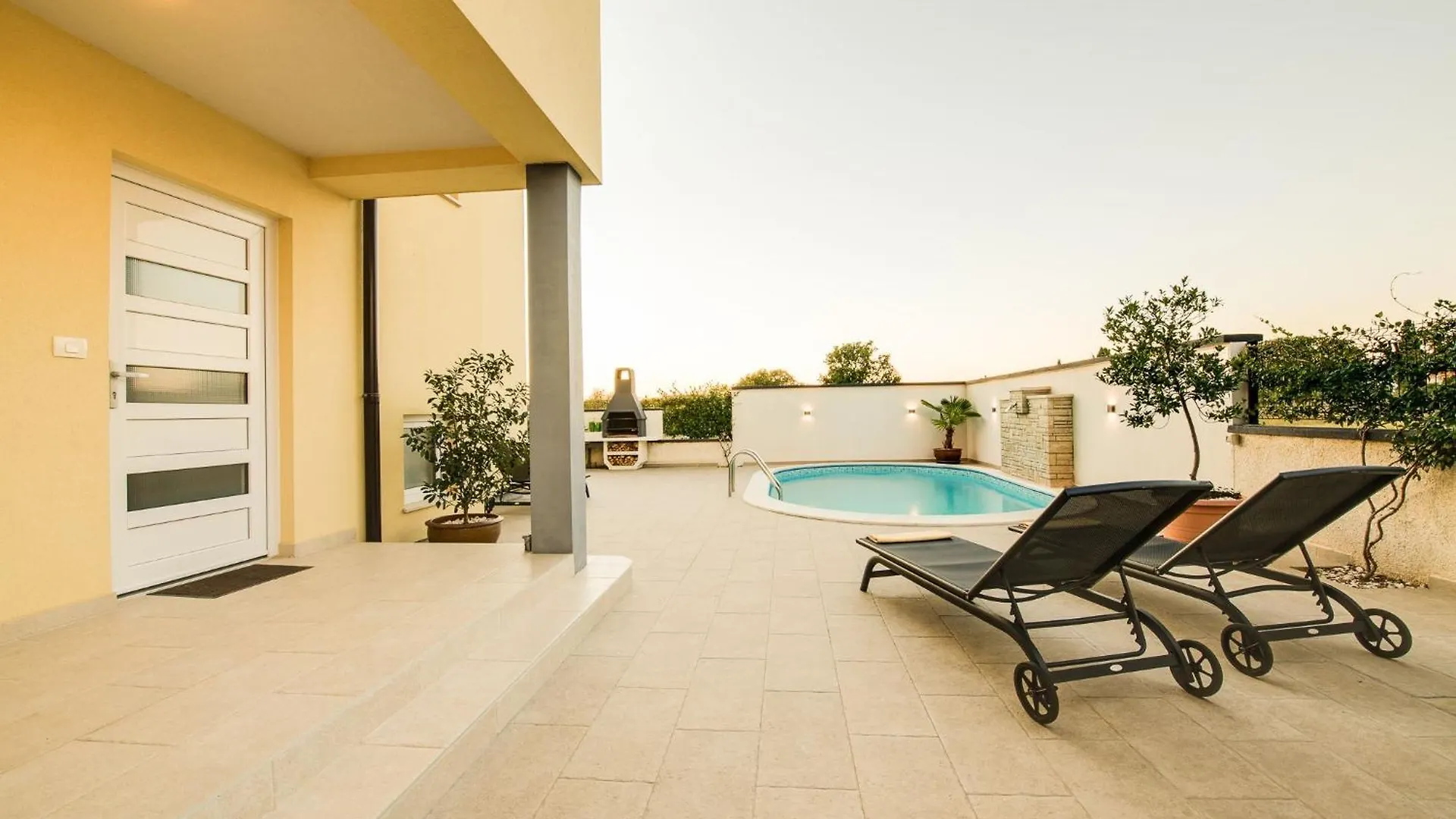 Villa Cera Fuer 8 Personen In Póla