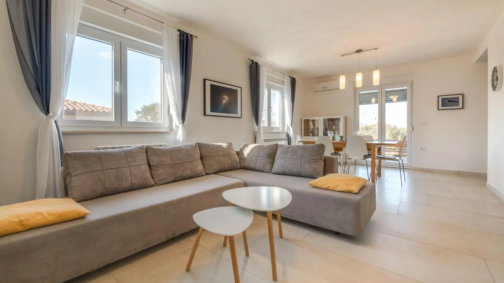 Villa Cera Fuer 8 Personen In Pula 0*,