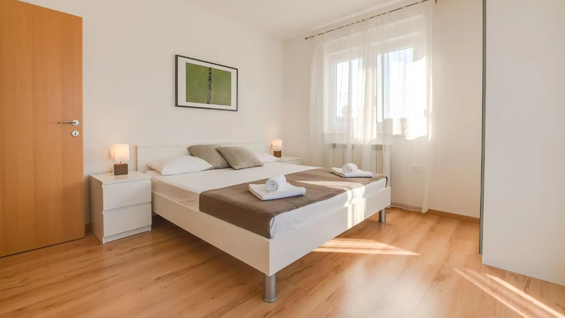 Villa Cera Fuer 8 Personen In Póla