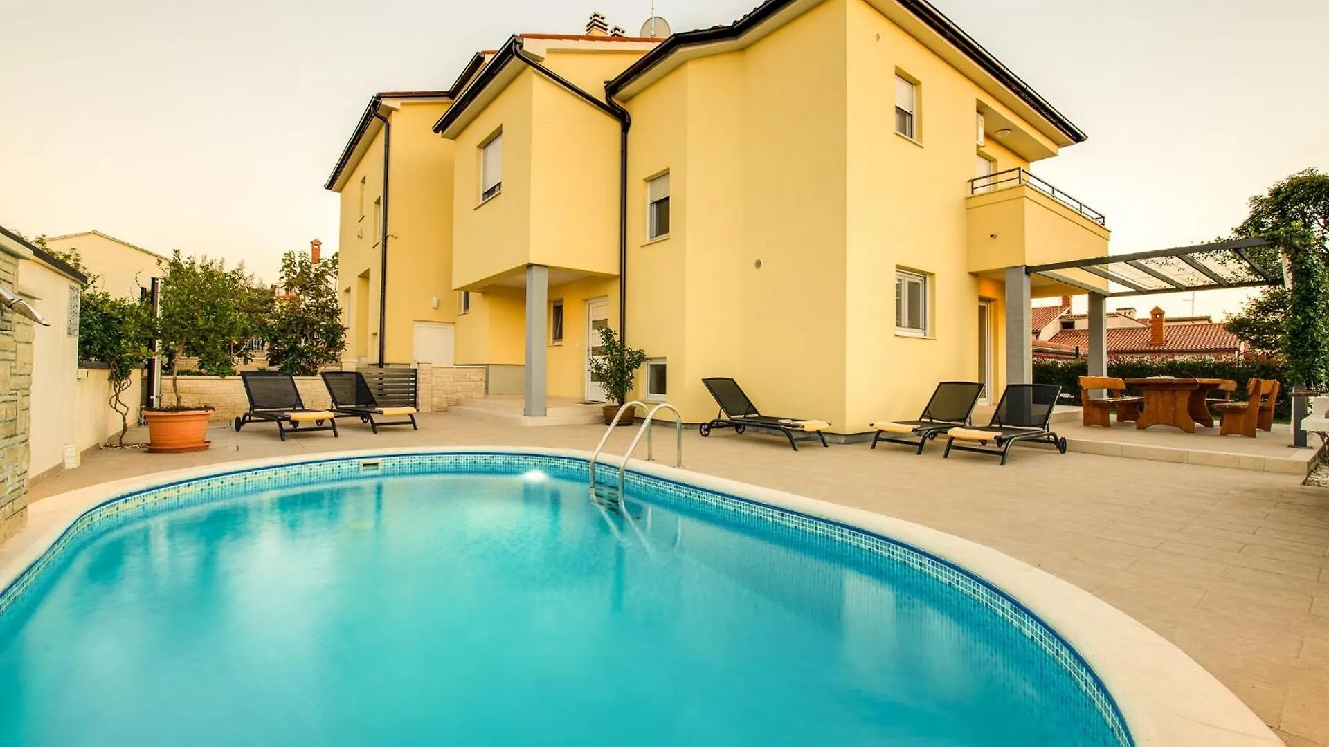 Villa Cera Fuer 8 Personen In Pula